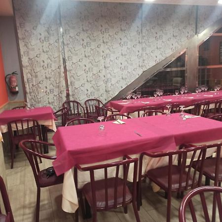 Hostal Restaurante Baraka Alagón Buitenkant foto