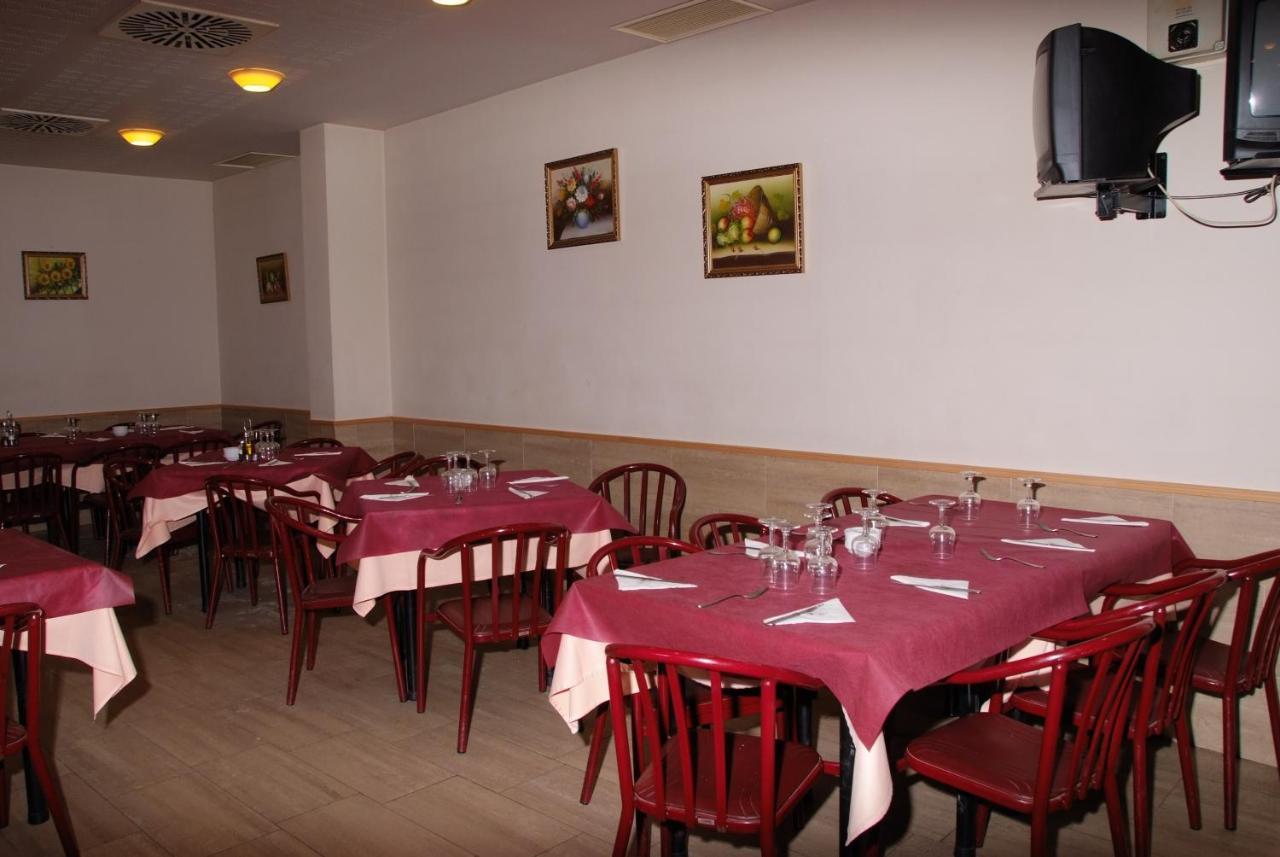Hostal Restaurante Baraka Alagón Buitenkant foto